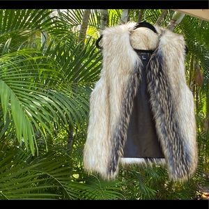 Forever 21  Faux fur vest. Size small
